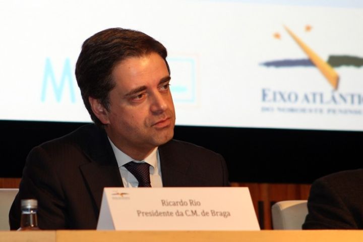 Presidente do Eixo Atlântico “perplexo” com dissonância na abertura de fronteiras