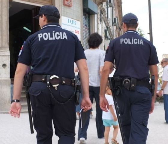 Policías de Portugal ya patrullan por Santiago