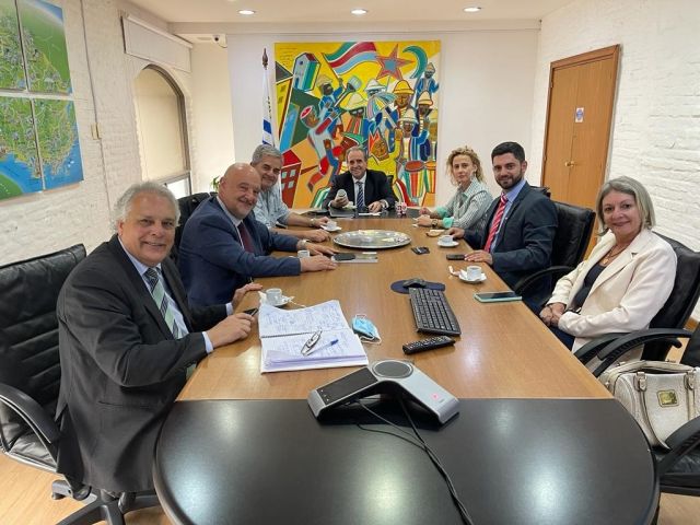 O Eixo Atlântico, a Prefeitura de Santana do Livramento e a Intendencia de Rivera, reuniram com membros do Governo do Uruguai para falar sobre a Agenda Urbana