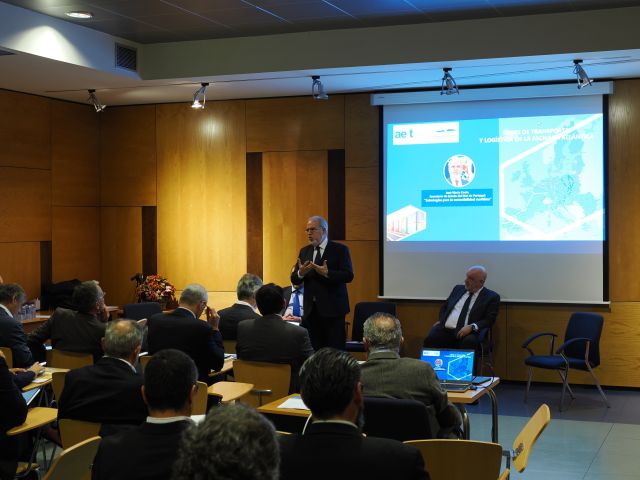 La AET y el Eixo Atlántico organizan la  jornada “Redes de transporte y logística en  la fachada atlántica”