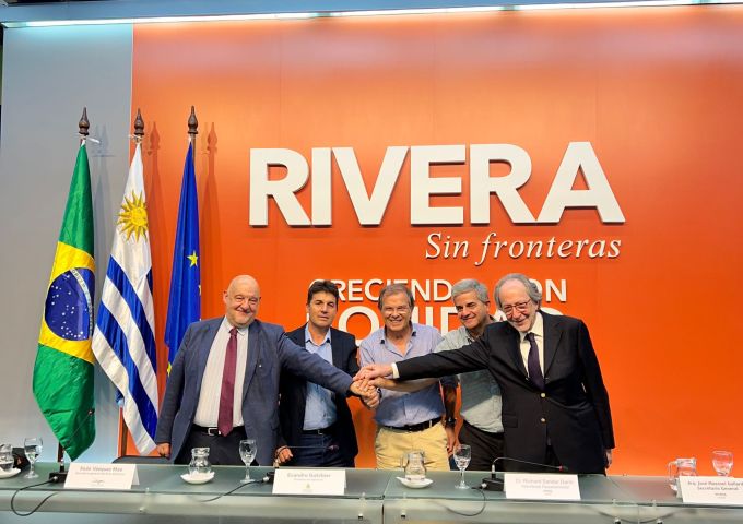 O secretario xeral do Eixo Atlántico e o director da axenda urbana binacional presentan o plan de acción para o territorio de fronteira entre Brasil e Uruguai
