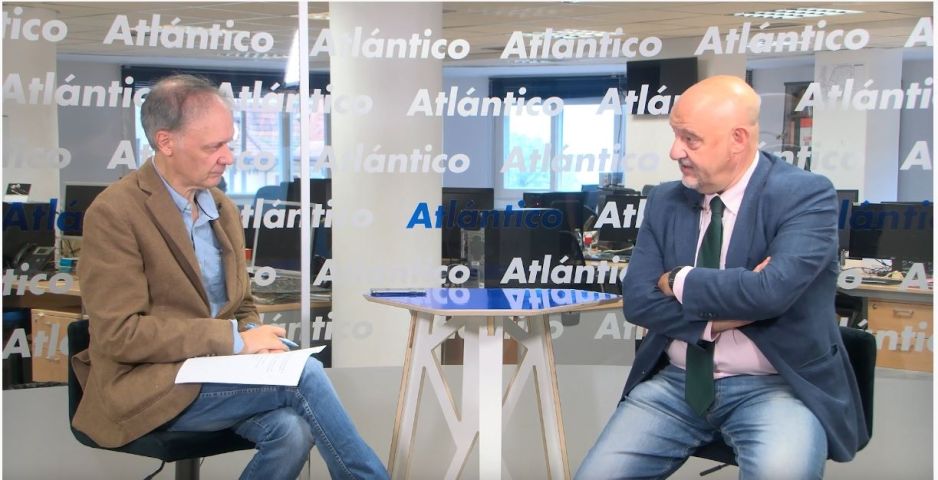 Los periódicos Atlántico Diario y La Región entrevistan al secretario general del Eixo Atlántico