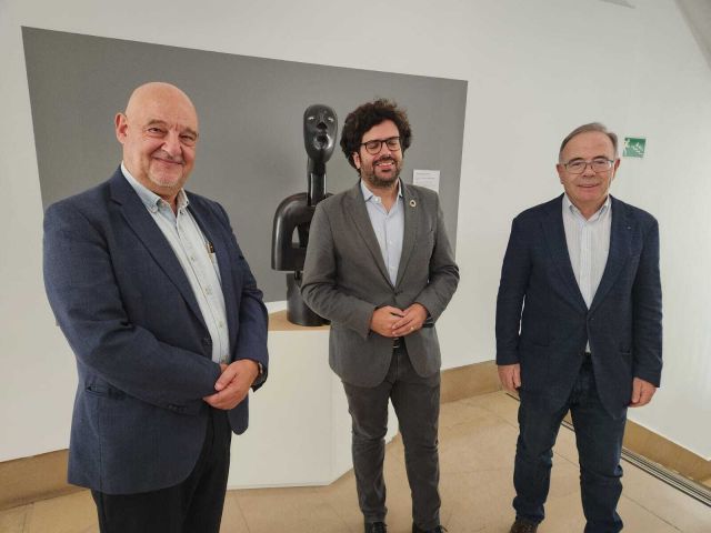 O secretario xeral do Eixo Atlántico, Xoán Vázquez Mao, reúnese co director da AECID, Antón Leis, para trasladar as estratexias de internacionalización e coordinar coas estruturas de cooperación españolas