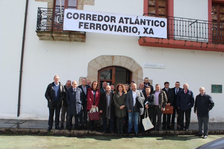 A Comissão Europeia confirma que o Governo espanhol solicitou a inclusão do troço Ourense-Monforte-Palencia na rede europeia de transportes, reivindicação histórica do Eixo Atlântico