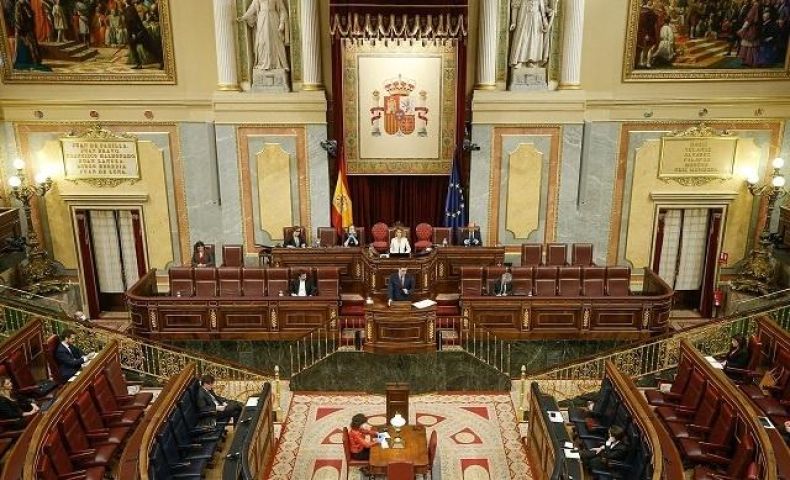 O Congresso autoriza o terceiro prolongamento do estado de emergência em Espanha até dia 10 de maio