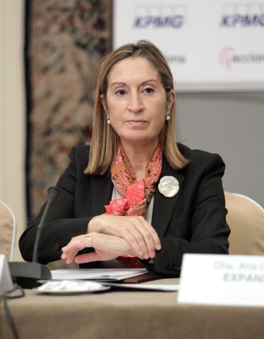 Ana  Pastor anuncia un proxecto de colaboración con Portugal
