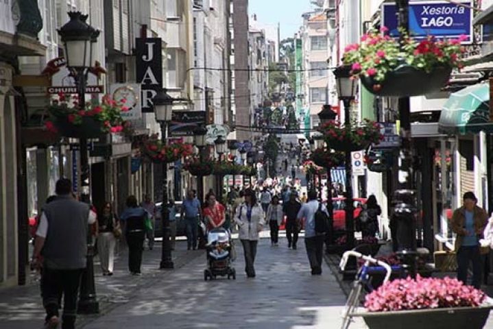 Ferrol renueva 70 papeleras en centro de la ciudad
