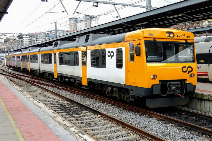 A conexión ferroviaria directa entre Vigo e Porto reactivarase en decembro de 2025