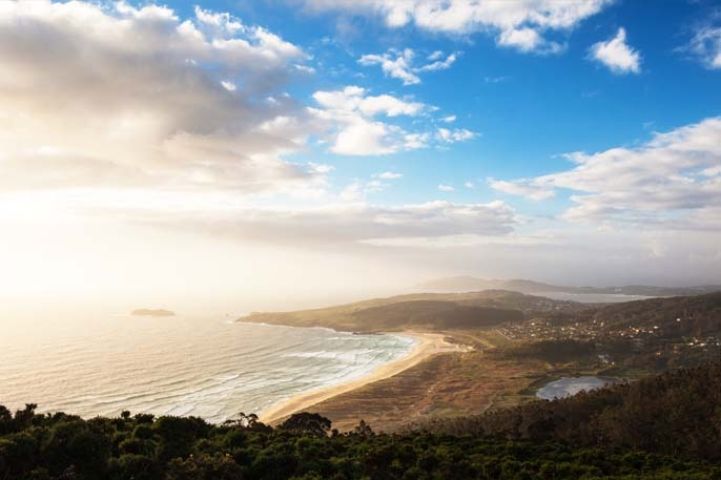 Seis cidades do Eixo Atlántico obteñen case o 25% de total das bandeiras azuis galegas este ano