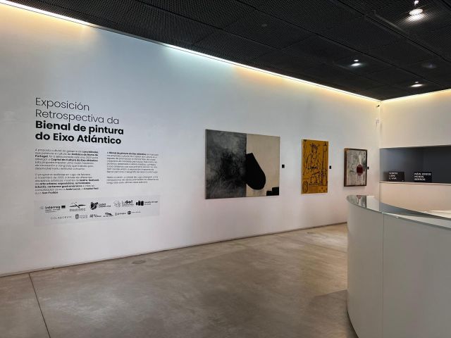 Inaugurada a exposición "Retrospectiva" coas obras premiadas das trece edicións da Bienal de Pintura do Eixo Atlántico